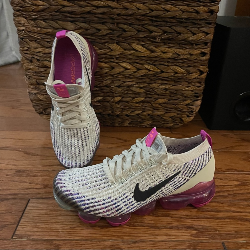 Nike Women's vapormax flyknit muliticolor Cream and Purple Sneakers size 8